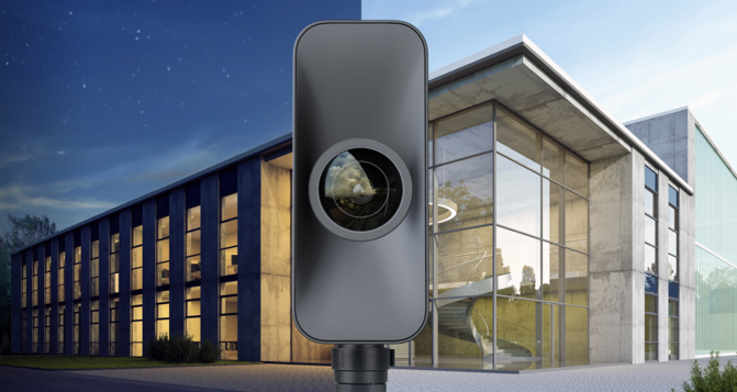 Scanner Matterport Pro3 davanti agli edifici rilevati